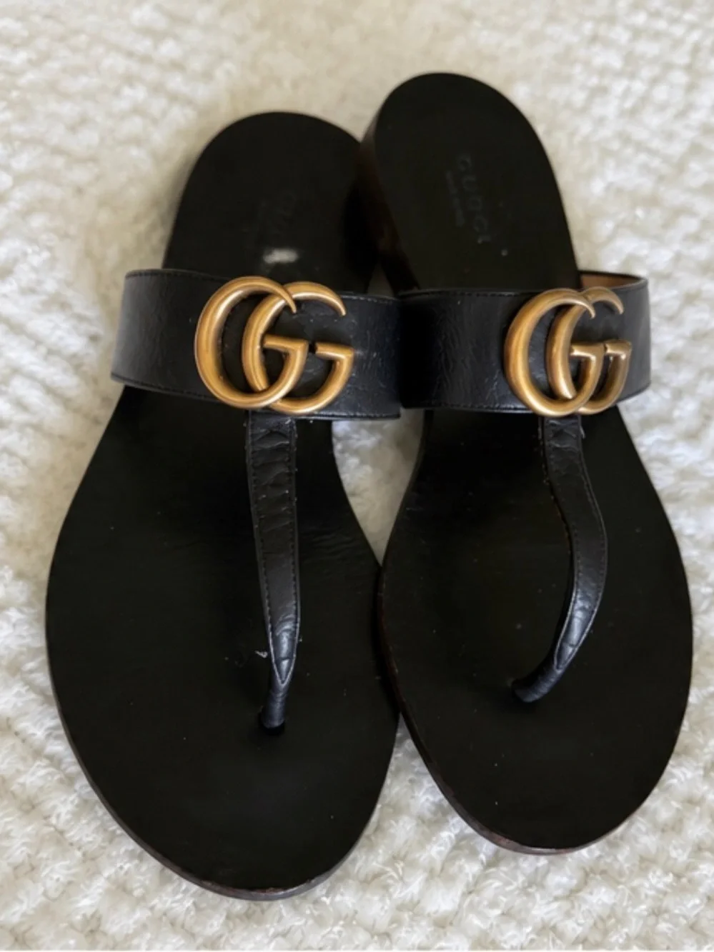 Gucci Black Leather Thong Sandals with Antique Gold Double G